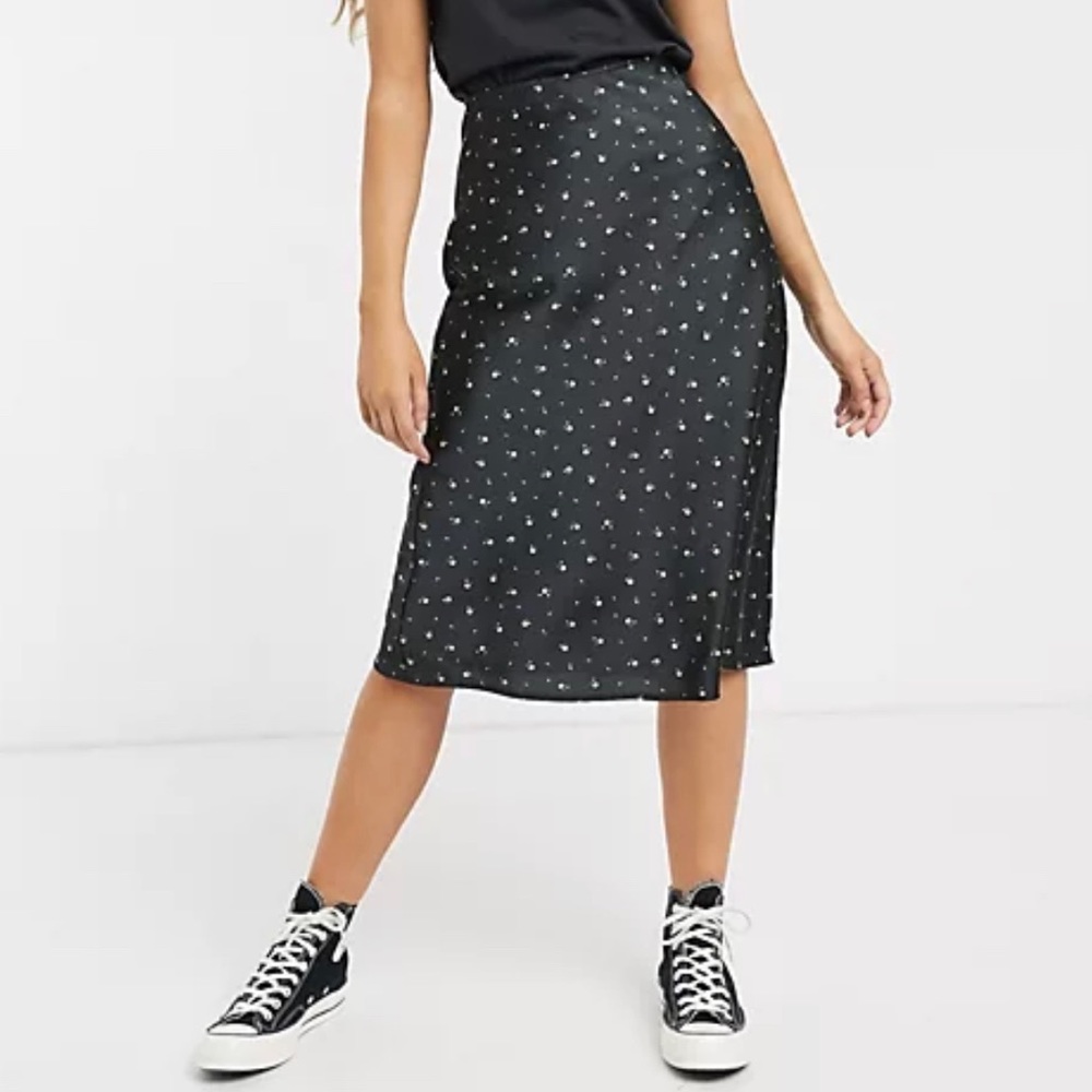 Abercrombie & Fitch black satin midi skirt in EUC